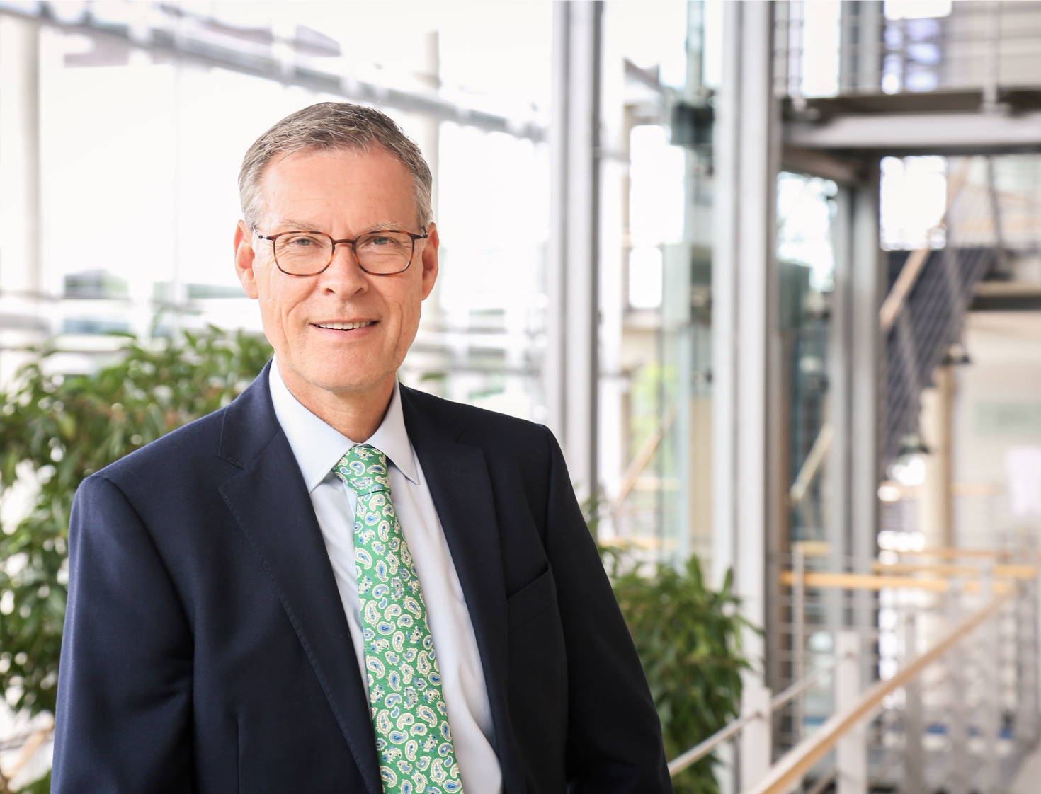Landrat Sven-Georg Adenauer beim MIT-Spargelessen